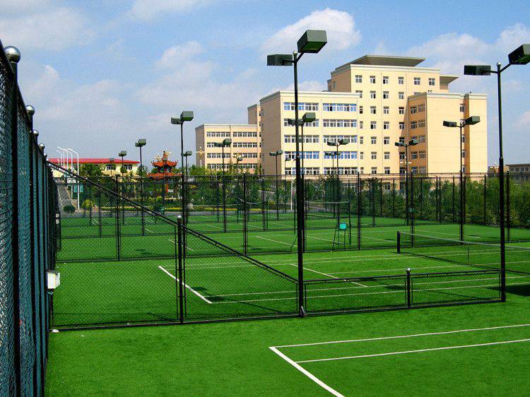 安平旺丰体育场护栏网厂 定制各种体育围网 球场围网 隔离网 规格齐全