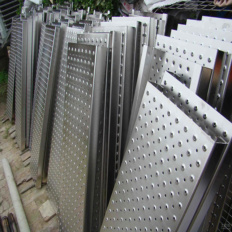 金属防滑板楼梯踏步板定制 重型筛网板价格 扁豆型压花板定制