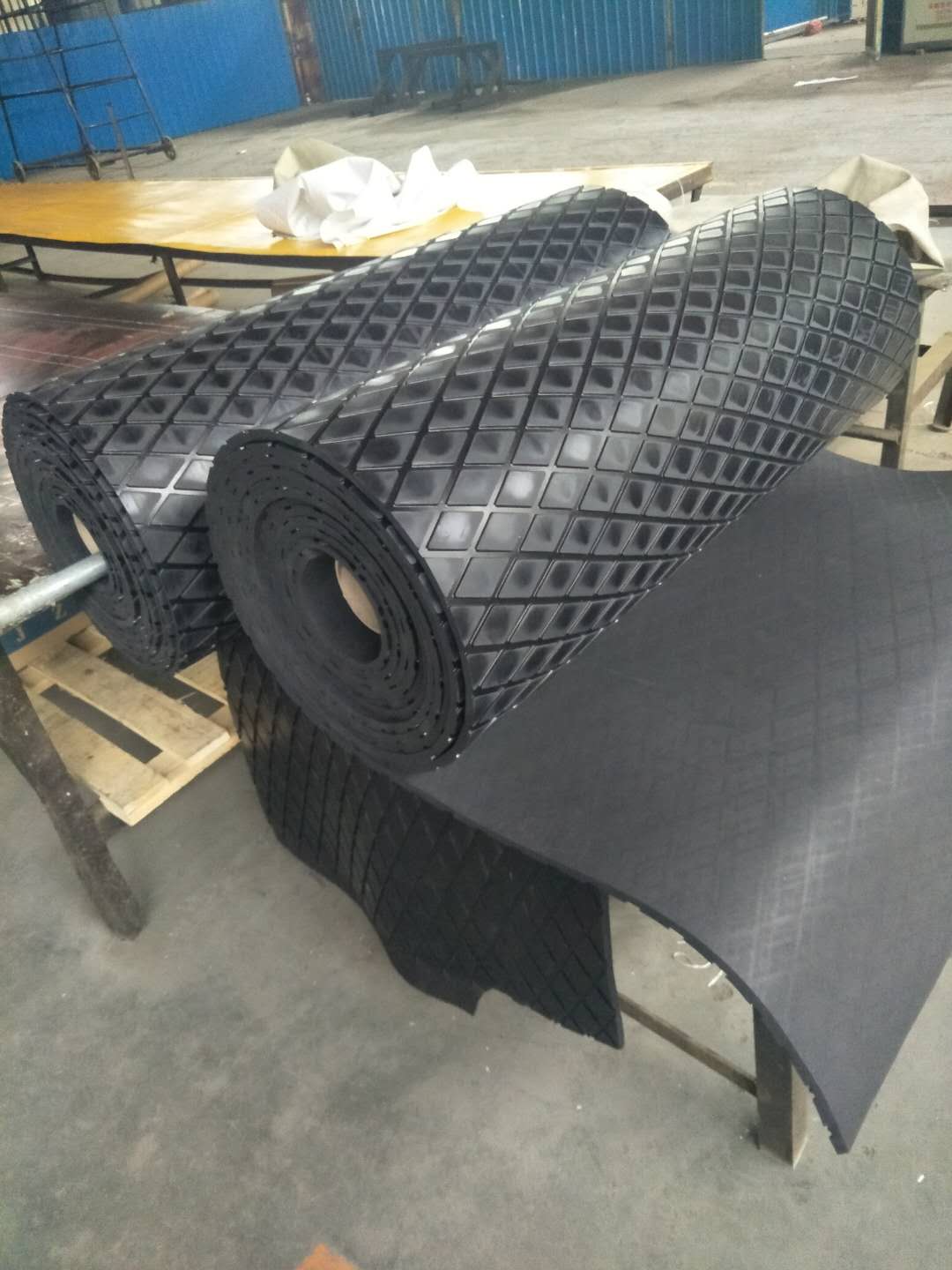 菱形橡胶板，耐磨阻燃橡胶板，1.8米宽，1.2米宽12mm厚，矿山用胶垫