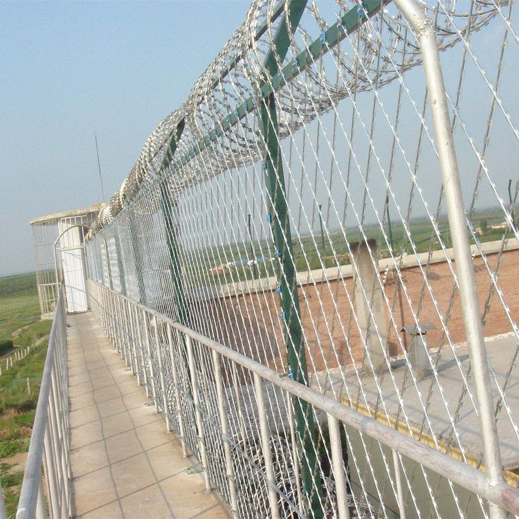 供应看守所防攀爬护栏网带刺钢网墙