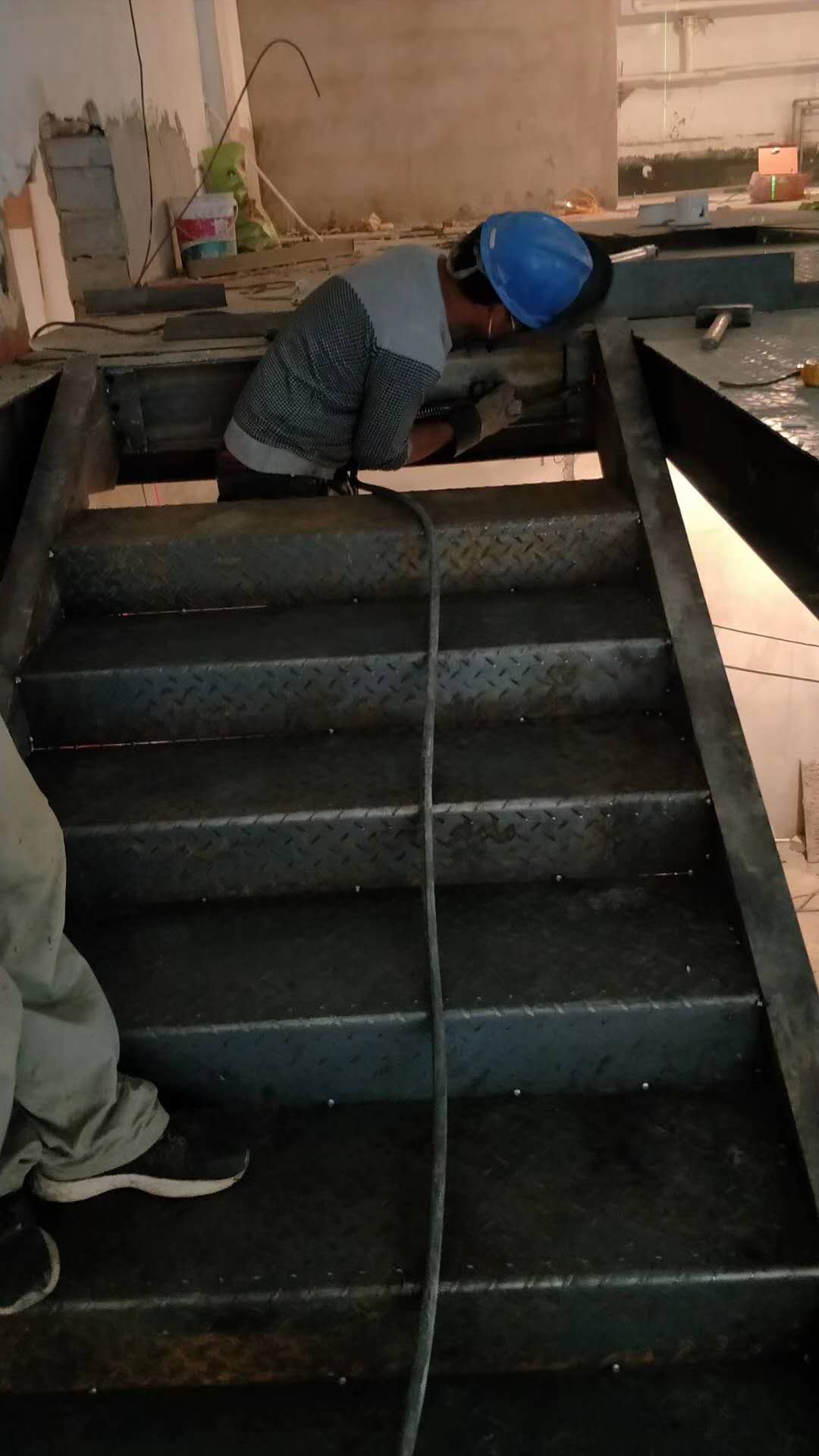 顺义区钢结构楼梯搭建制作