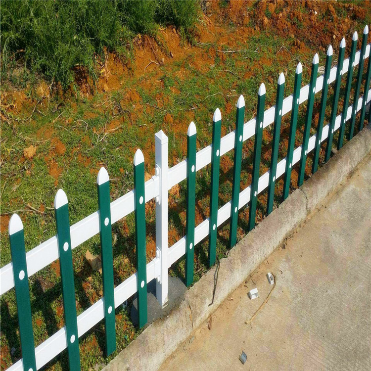 PVC草坪护栏现货 小区园林绿化带护栏 公园花池白色塑钢草坪护栏