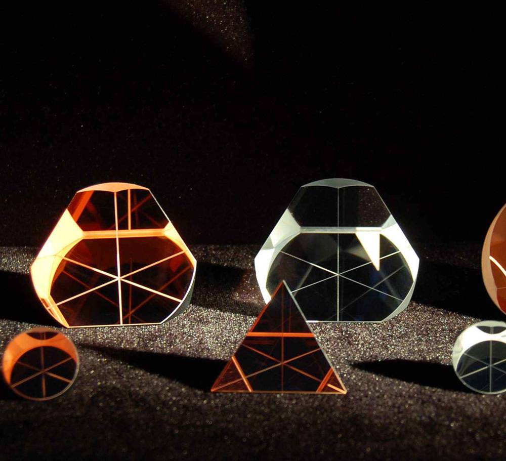 宏升光电 专注于各类光学元件加工定制的厂家 棱镜 球面镜 柱面镜 异性镜