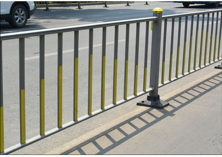 商丘洛阳马路**隔离护栏围栏护栏交通安全设施防护栏公路道路护栏隔离栏