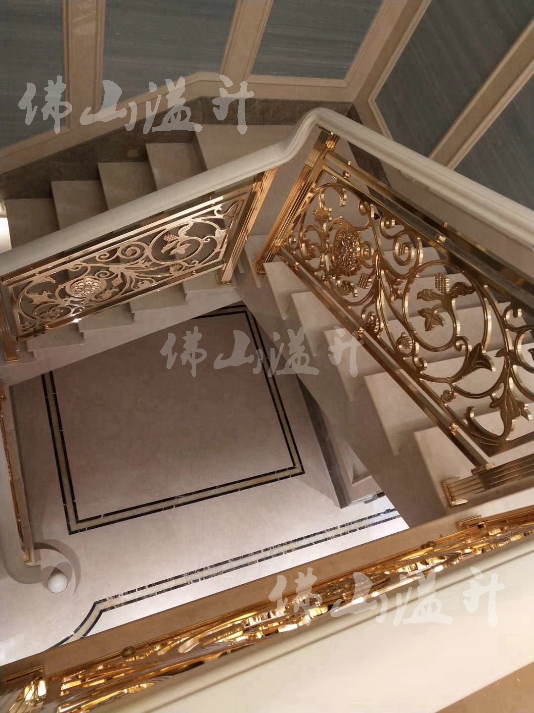 古典铜艺楼梯扶手 优雅铜艺屏风壁画