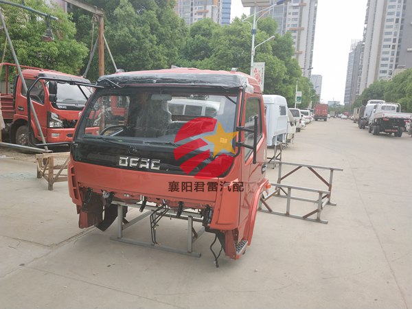 西藏东风多利卡D8驾驶室