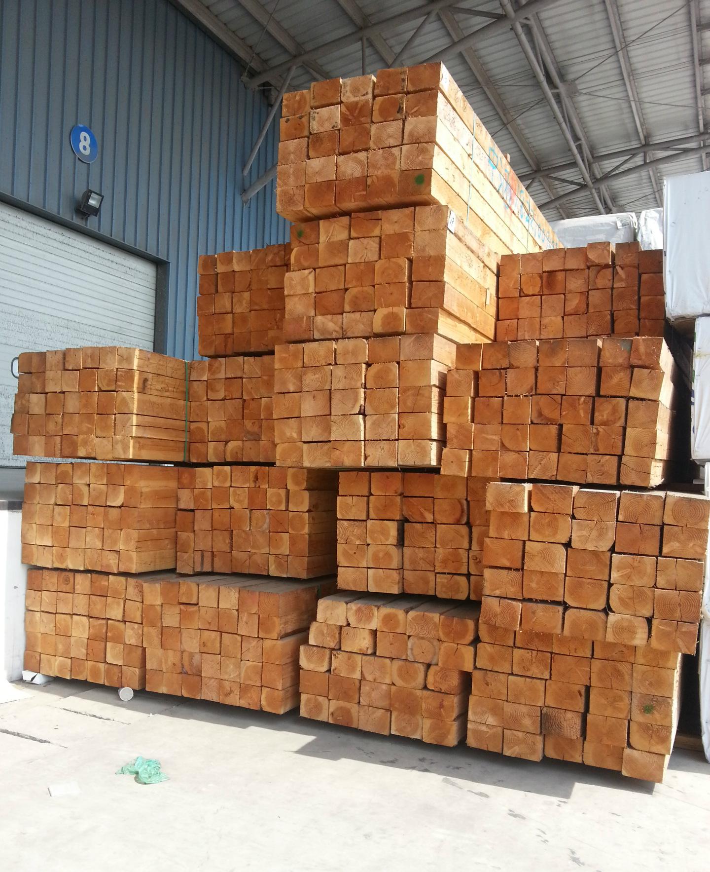 北京市回收收废旧木方，新旧木方挤压两米三米木方高价大量收购