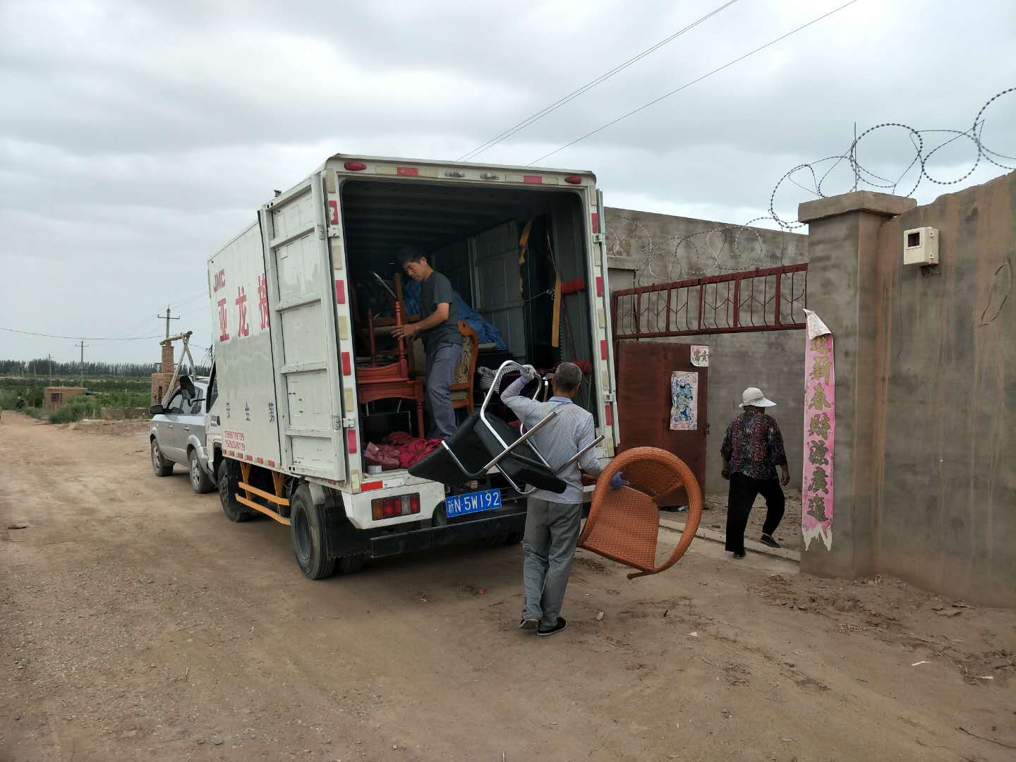 新疆优质工厂搬迁服务至上 承诺守信 阿克苏市亚龙搬家供应