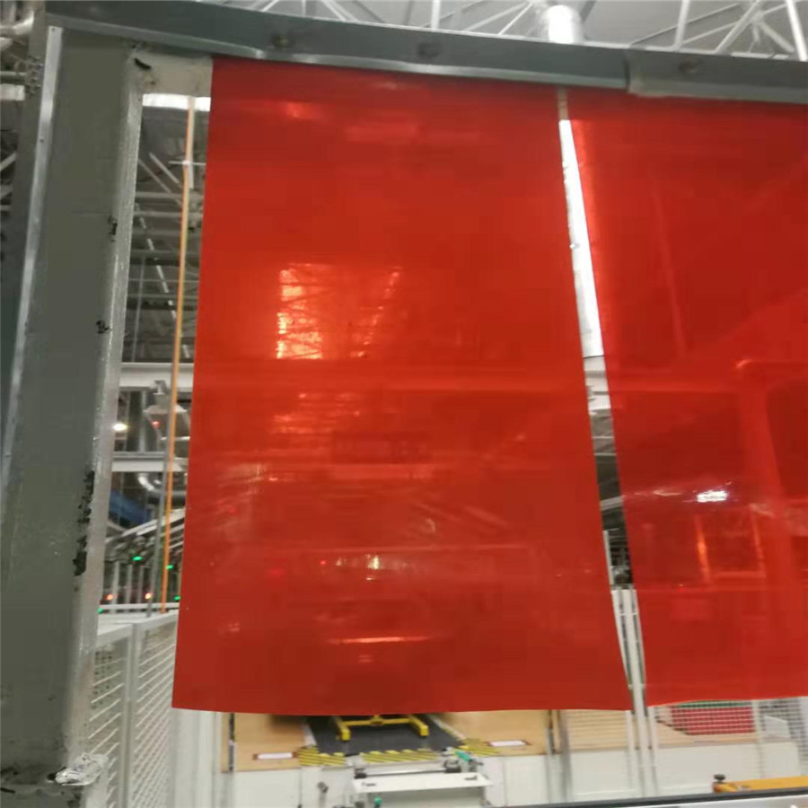 红色软门帘厂家透明焊接防护帘焊接切割防护遮弧帘