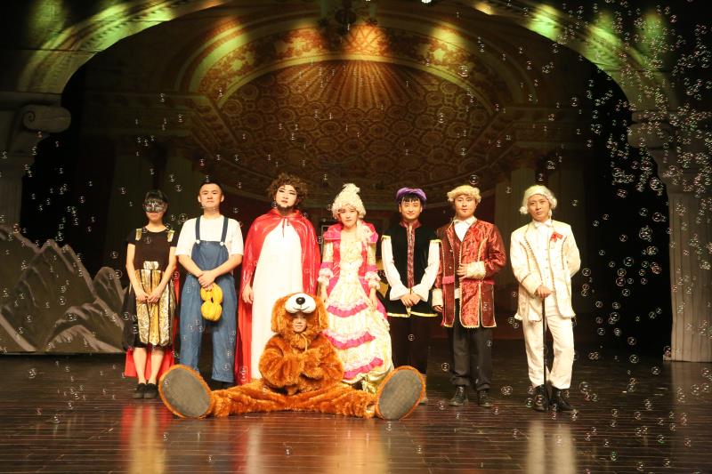 儿童童话人偶剧皇帝的新装北艺童话剧团出品