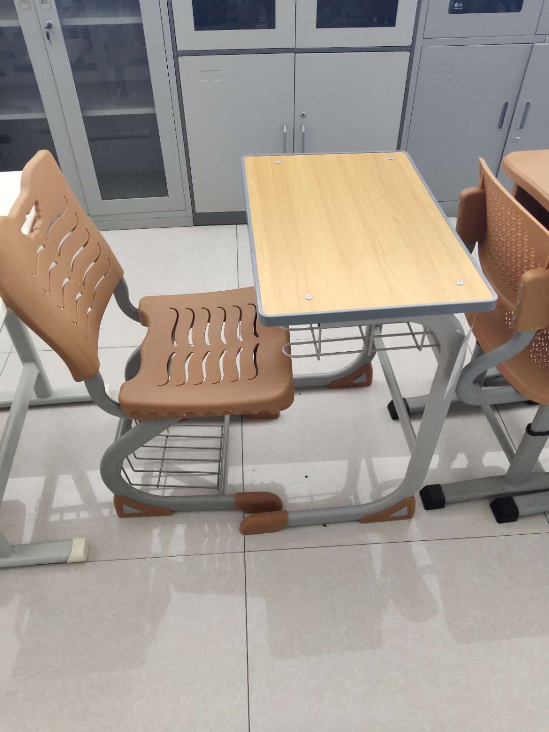 专业生产厂家直销学生课桌椅，课桌凳，货架，文件柜，上下床