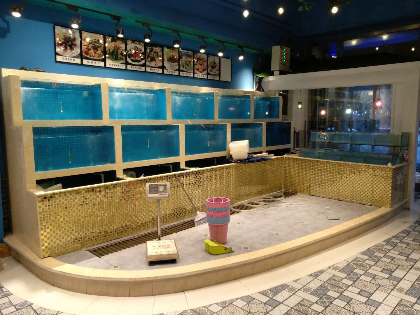 酒店观赏海鲜鱼池定做-海鲜酒家海鲜池怎么做过滤