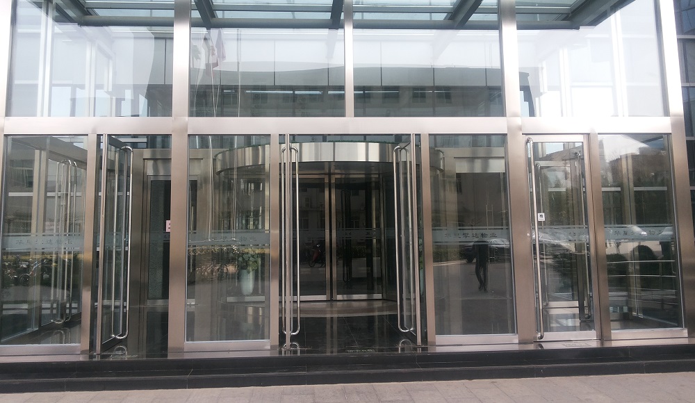 北京写字楼玻璃贴膜玻璃门腰线磨砂膜防撞贴