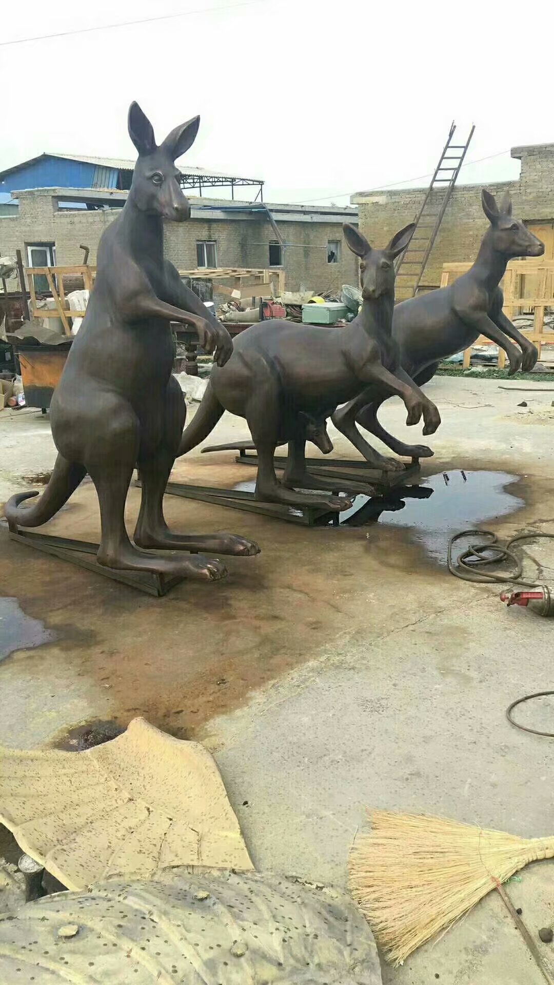 袋鼠动物雕塑厂家 袋鼠动物雕塑价格 袋鼠动物雕塑公司 金属构件