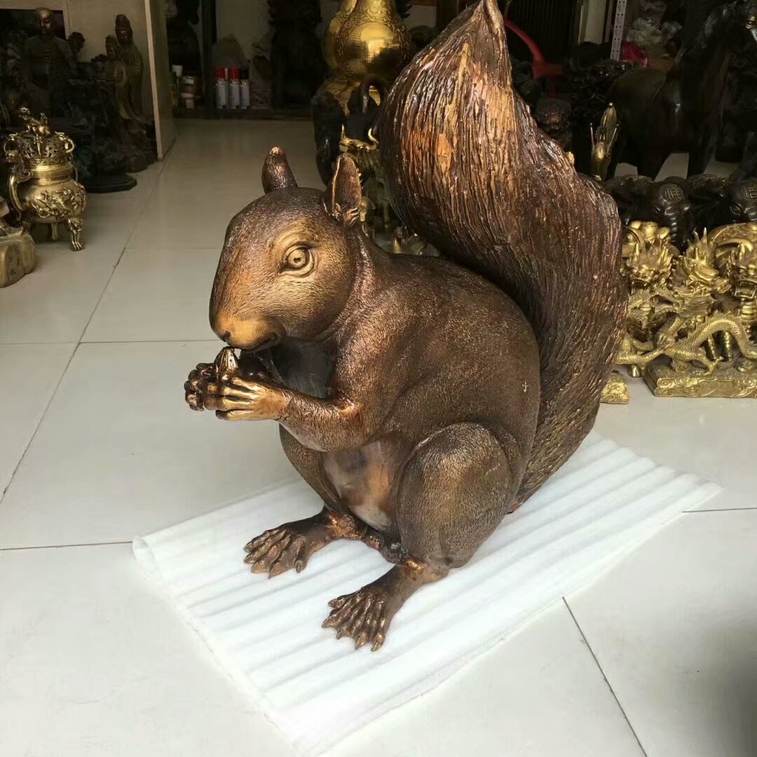 松鼠动物雕塑厂家 松鼠动物雕塑价格 松鼠动物雕塑效果图 铜制摆件