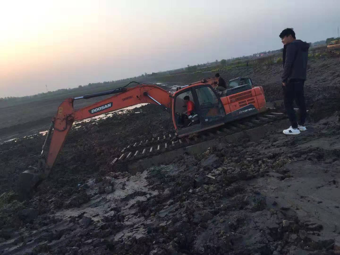 滁州水陆挖机出租费用