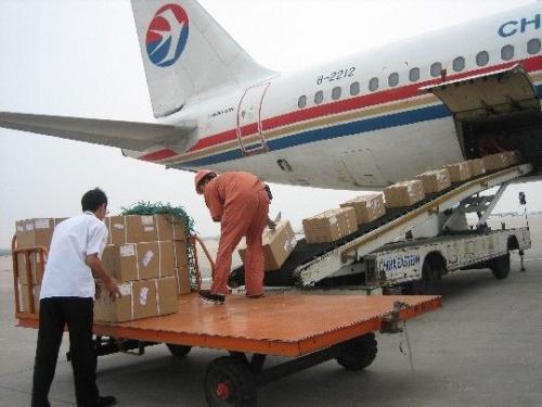 我有一件进口货物在上海机场海关监管仓库如何报关拿到