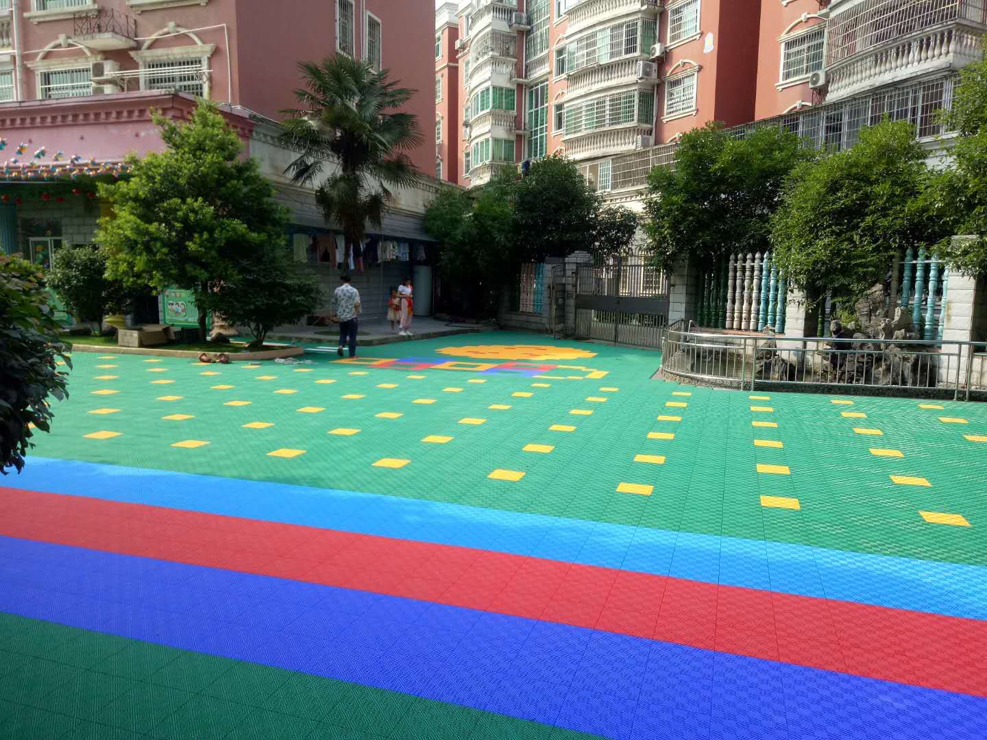 室外网球场地板|球场拼装地板|幼儿园地面防滑地垫|幼儿园运动地板|防滑悬浮地板|幼儿园户外地垫价格