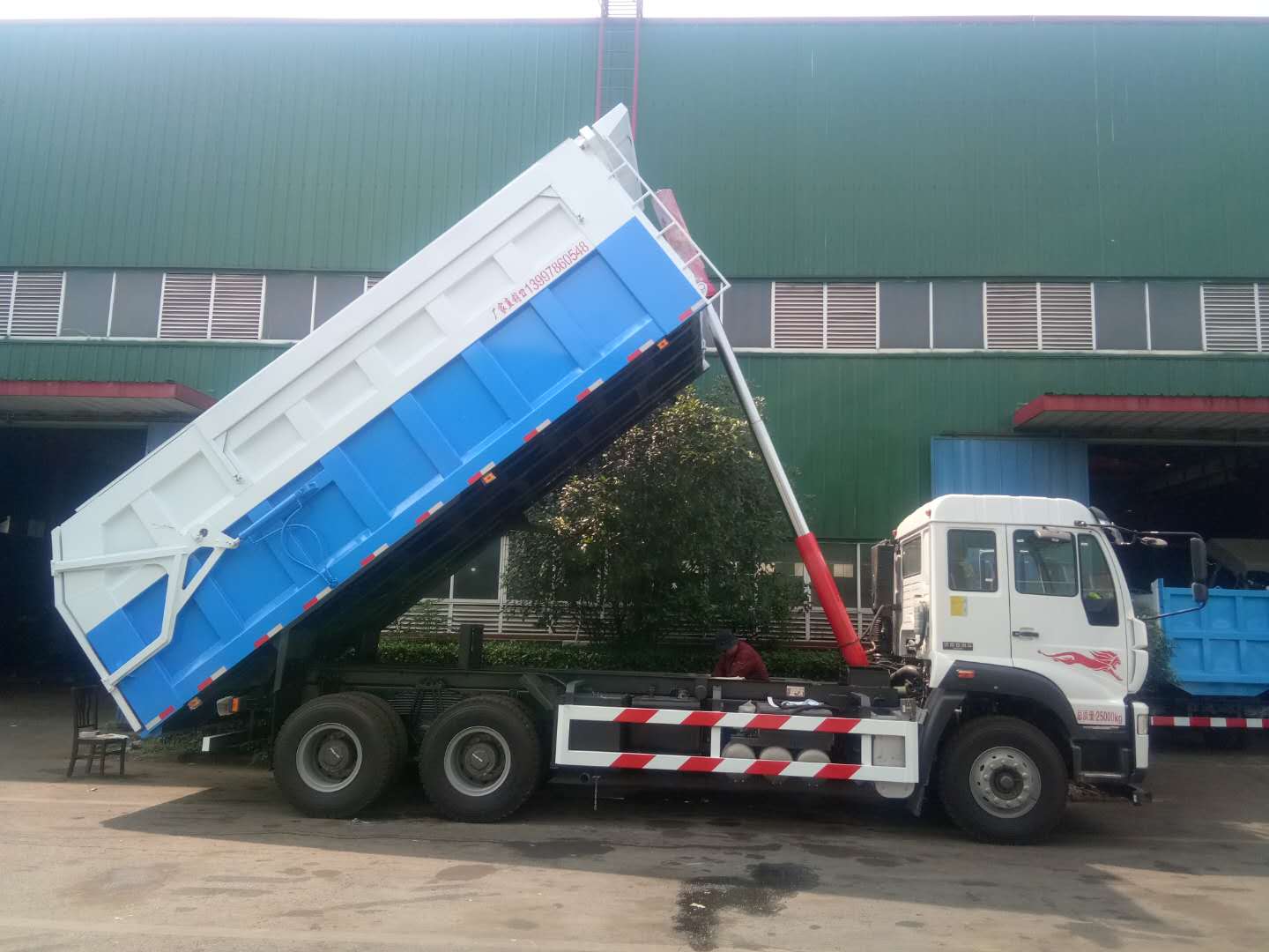 25吨重汽斯太尔对接式垃圾车