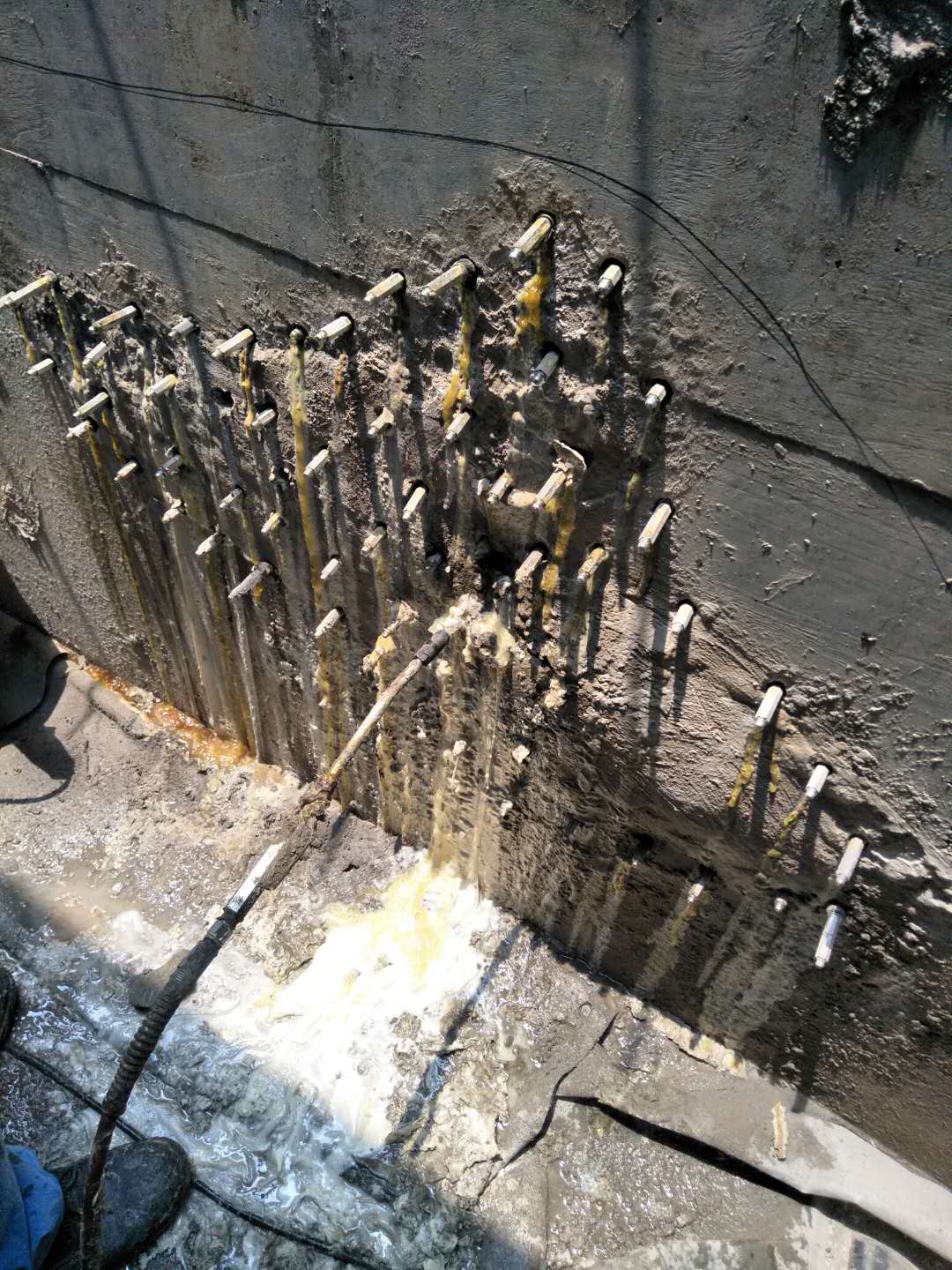 上海电梯井防潮、电梯基坑防水堵漏
