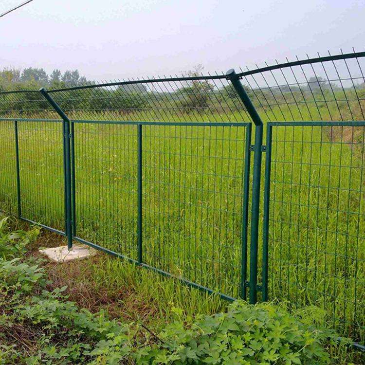 护栏网 高速公路防护双边丝护栏网定制果园厂区包塑铁丝护栏网