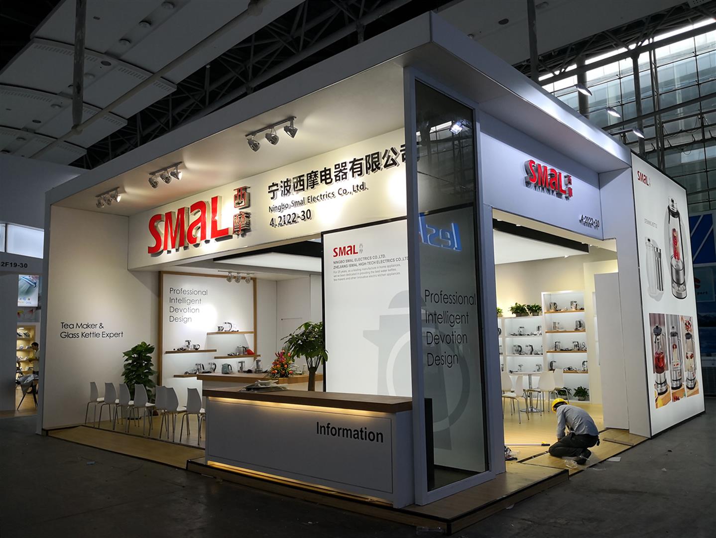 巨派展览公司主要经营:广交会展位搭建,特装设计及制作,桁架搭建,铝