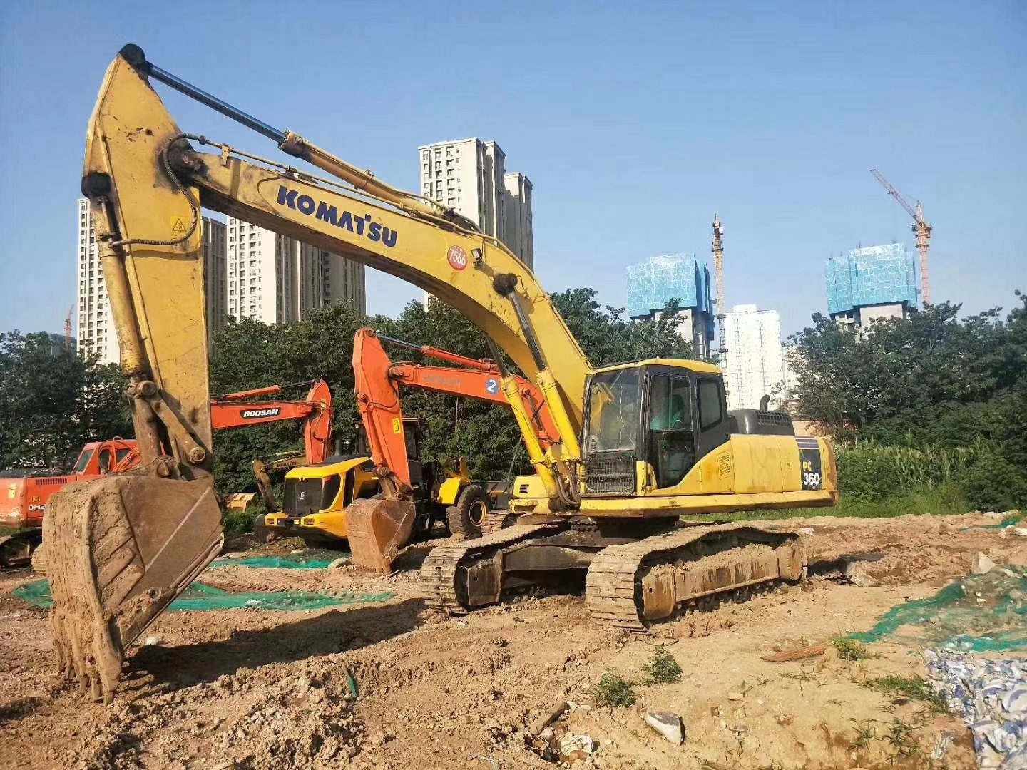 西安挖掘机出租西咸新区挖掘机租赁