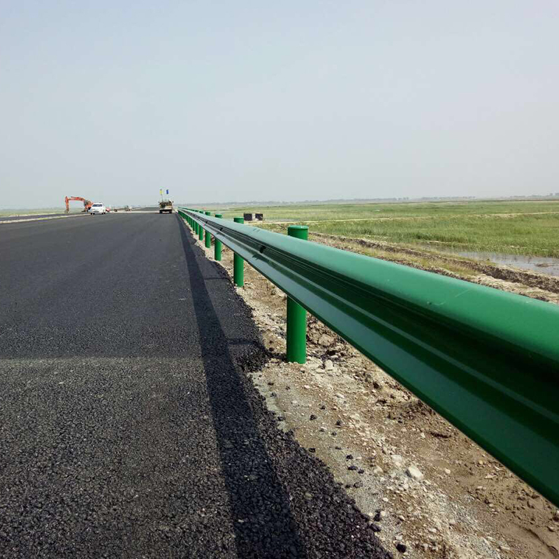供应新疆阿克苏和田地区波形护栏货源充足