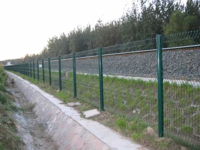 广东佛山圈地围栏网用途和表面处理方式介绍