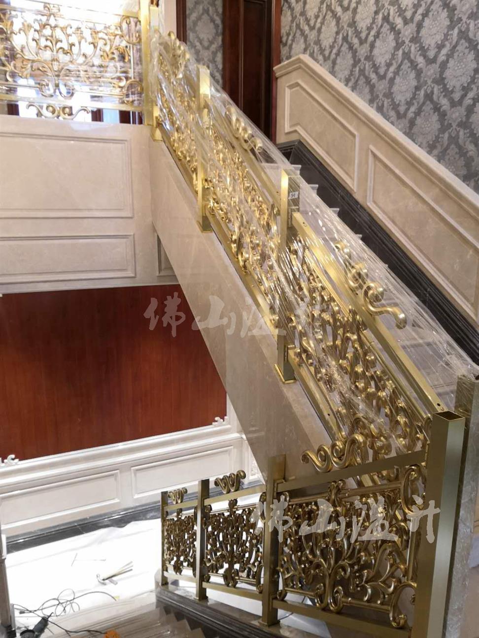 天津镀金全铜镂空设计铜艺楼梯扶手价格