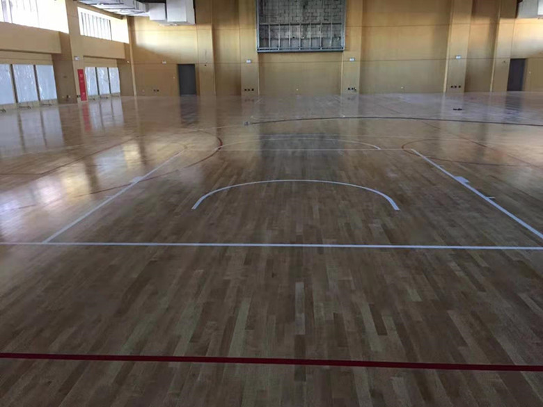 俄罗斯桦木羽毛球馆木地板生产 球馆木地板