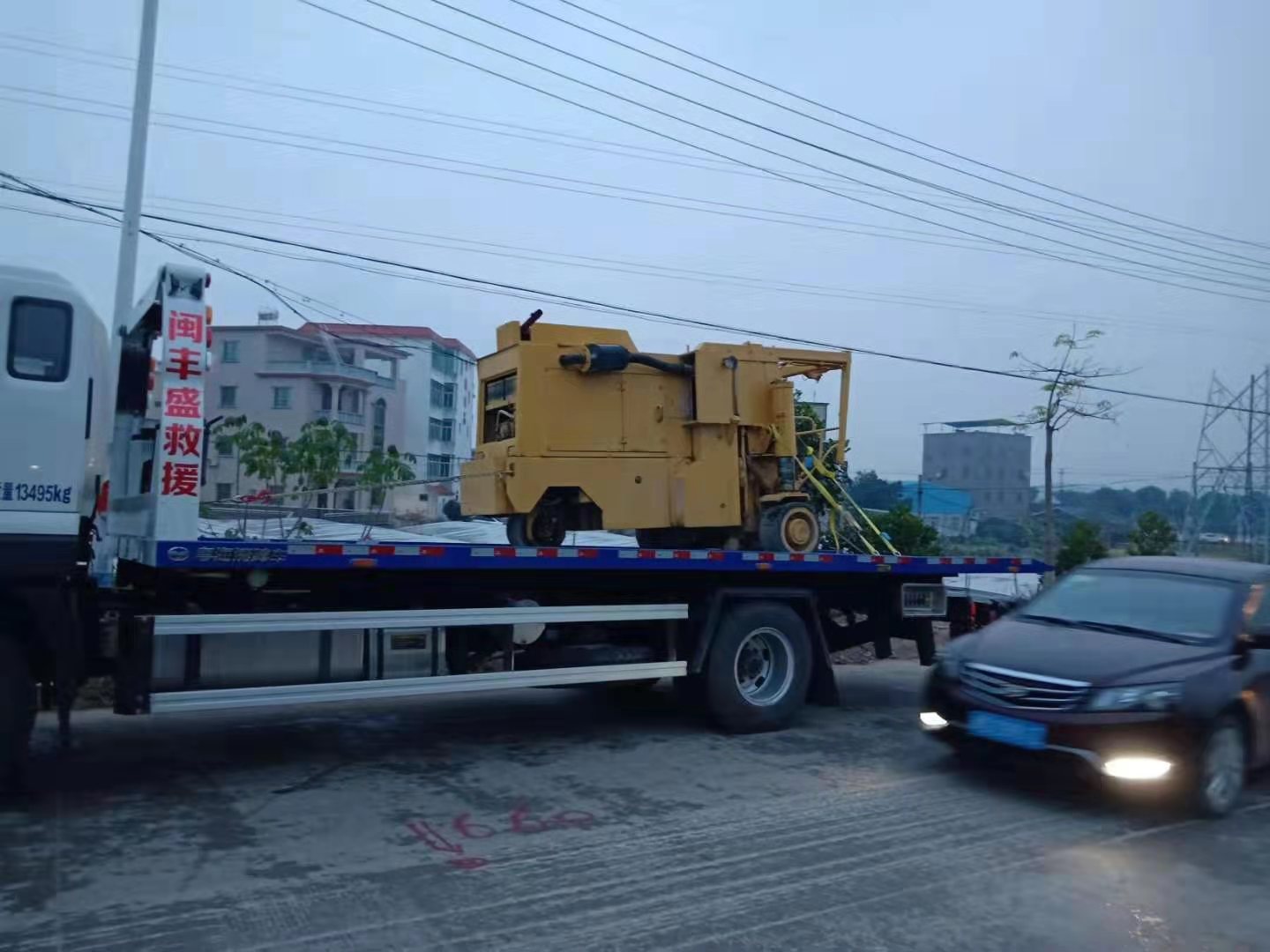 新圩镇附近高速拖车 专业高速拖车团队--路帮救援