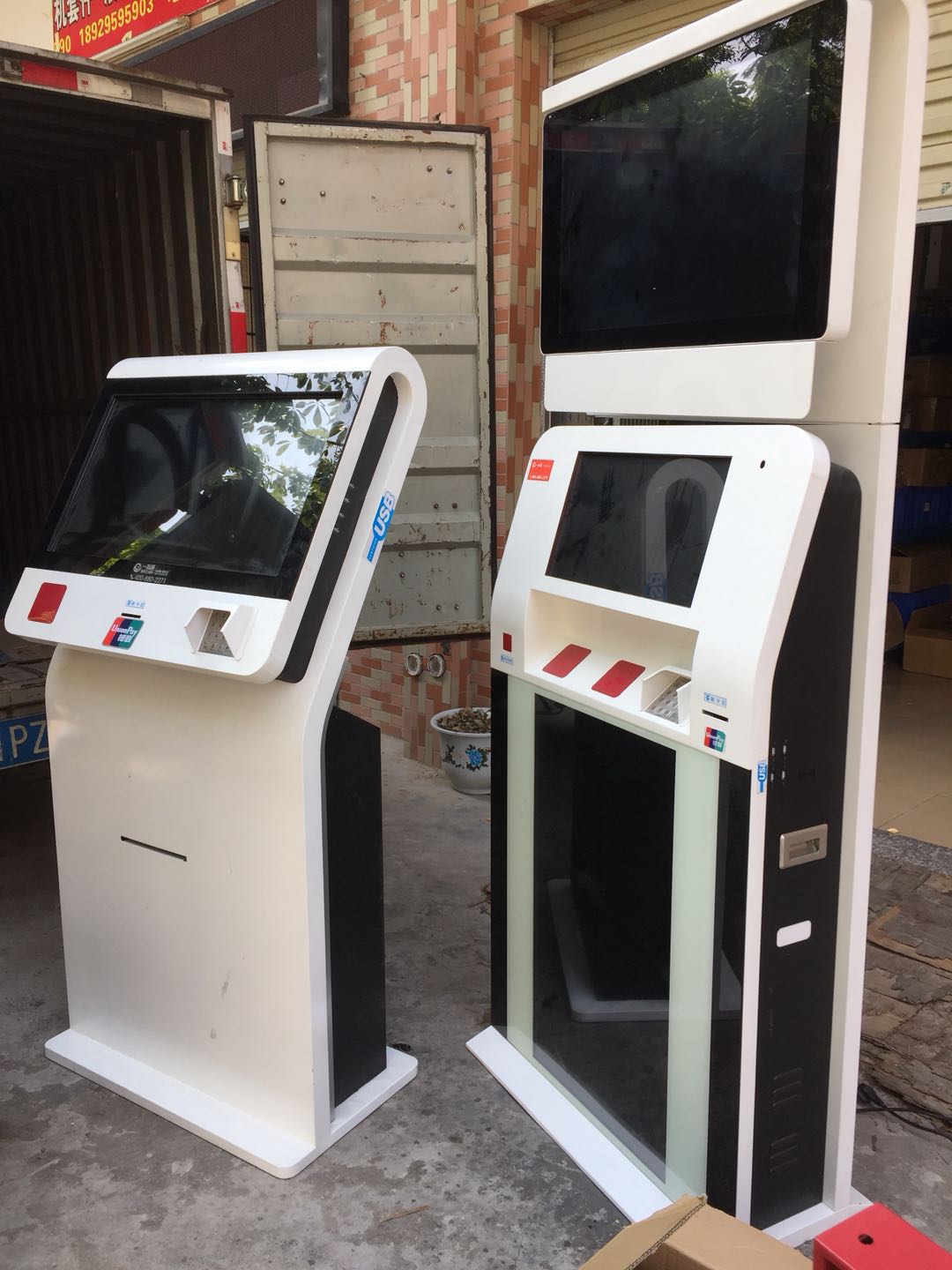 武汉双屏广告机回收电话 广告机设备 信誉好 全国回收