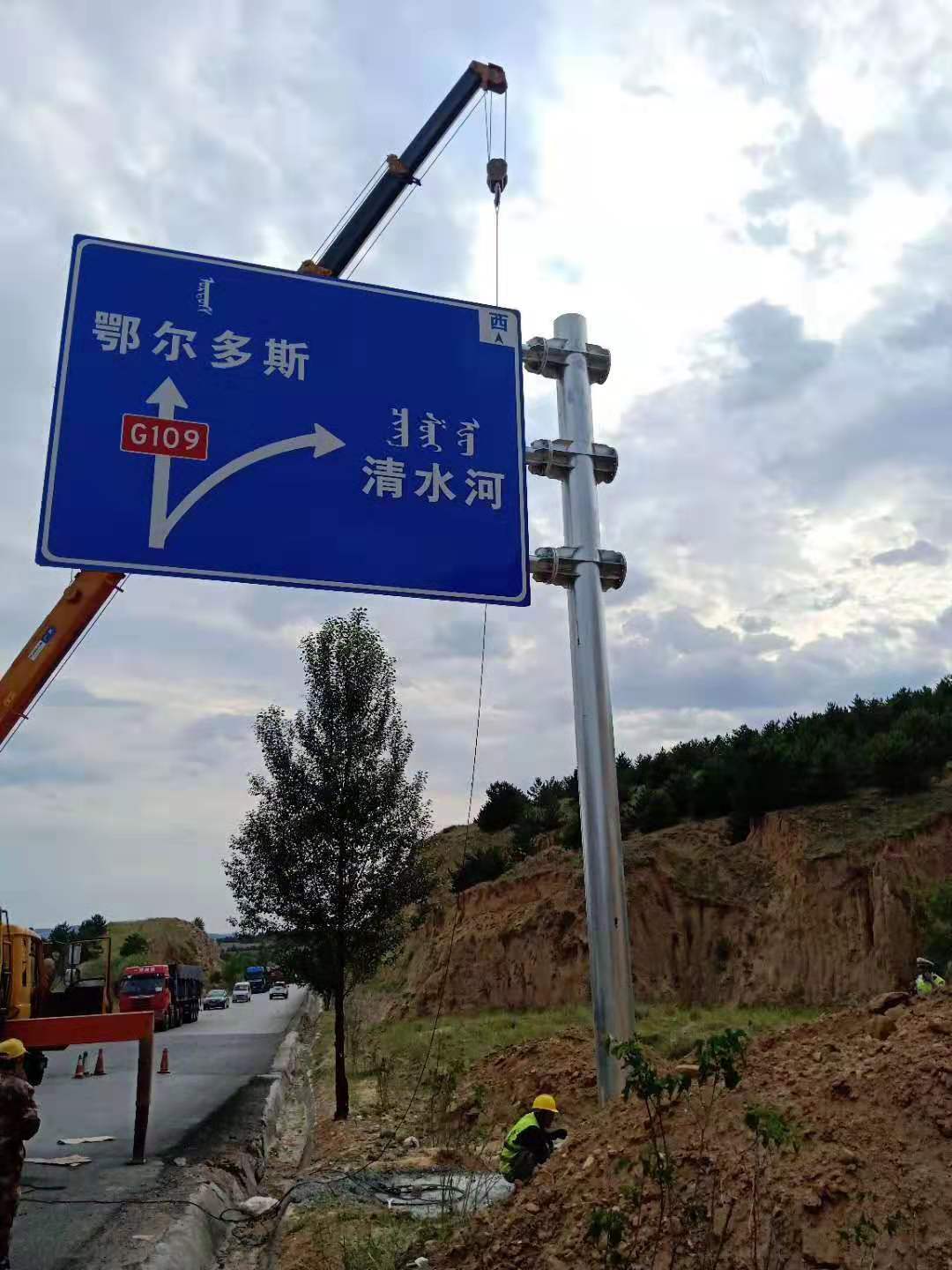 黑龙江单悬臂标志杆制作厂家 欢迎来电咨询