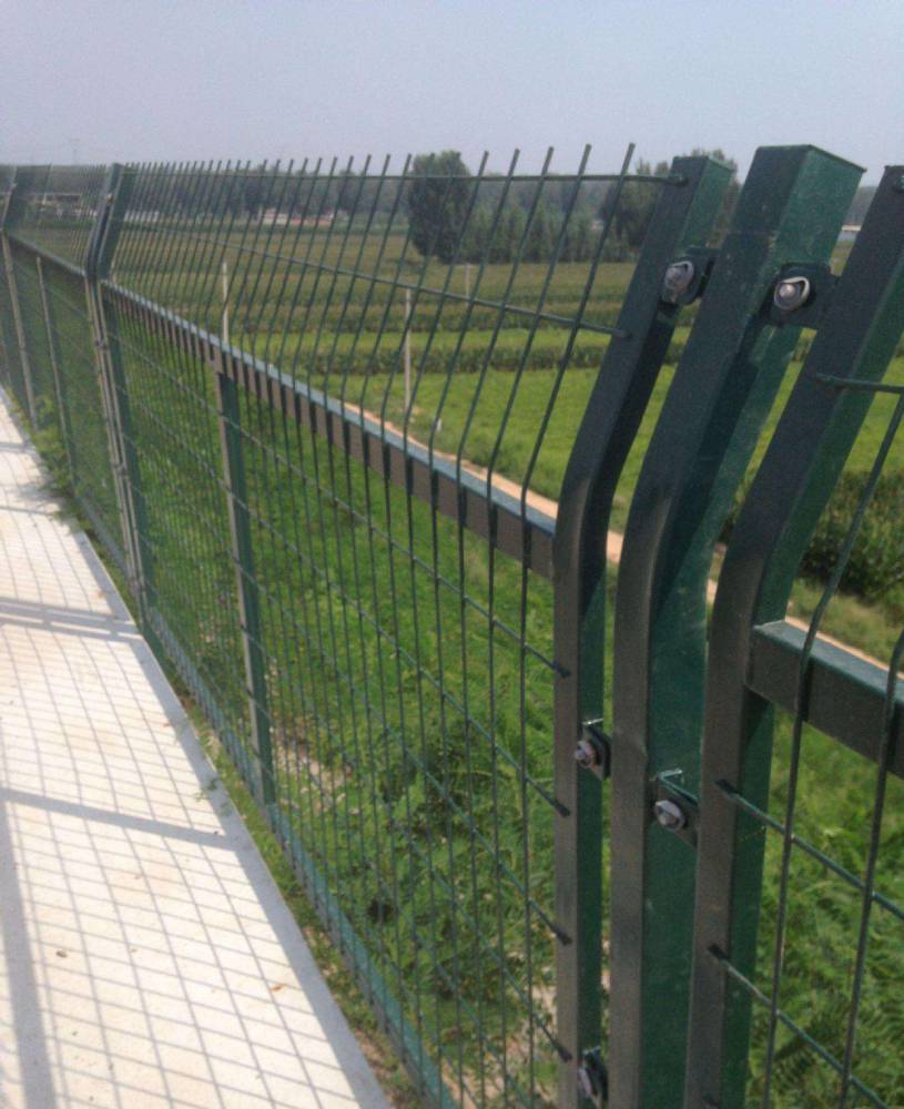 河北铁路护栏网￥浸塑铁路护栏网价格￥铁路护栏网厂家