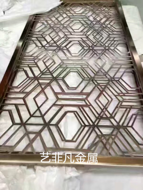 北京铝板雕刻祥云镂空花格镀金屏风 家用雕花屏风