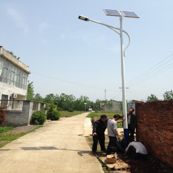 曲靖常规太阳能路灯厂家直销 7米常规太阳能路灯