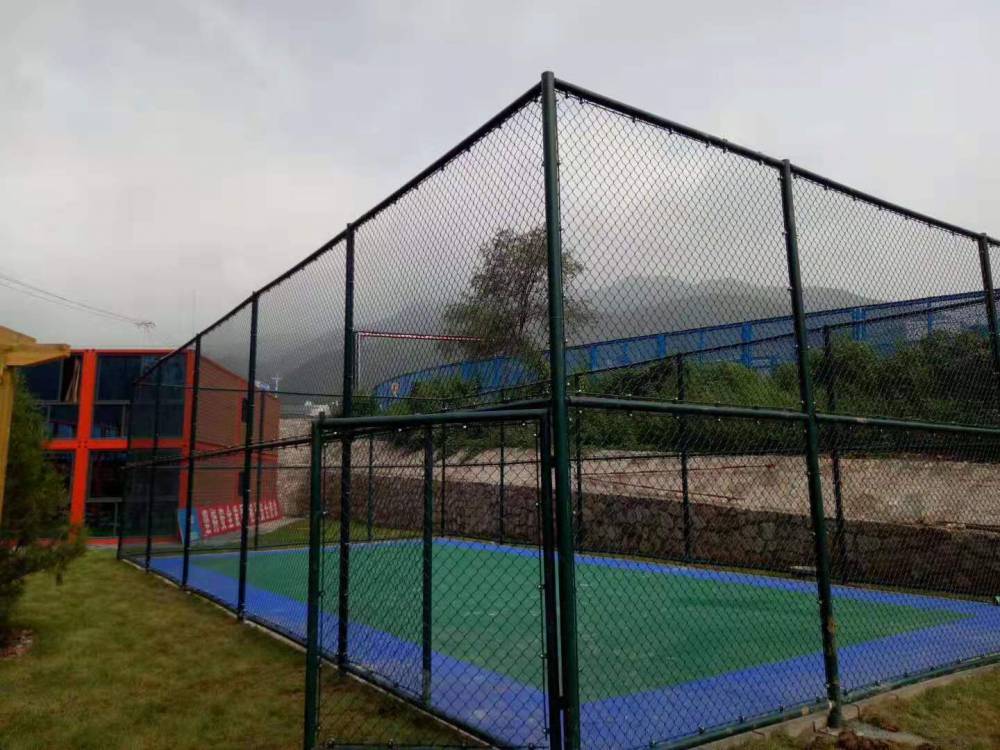 工厂直销 体育场围栏网 学校操场运动场支持定做铁丝勾花网护栏