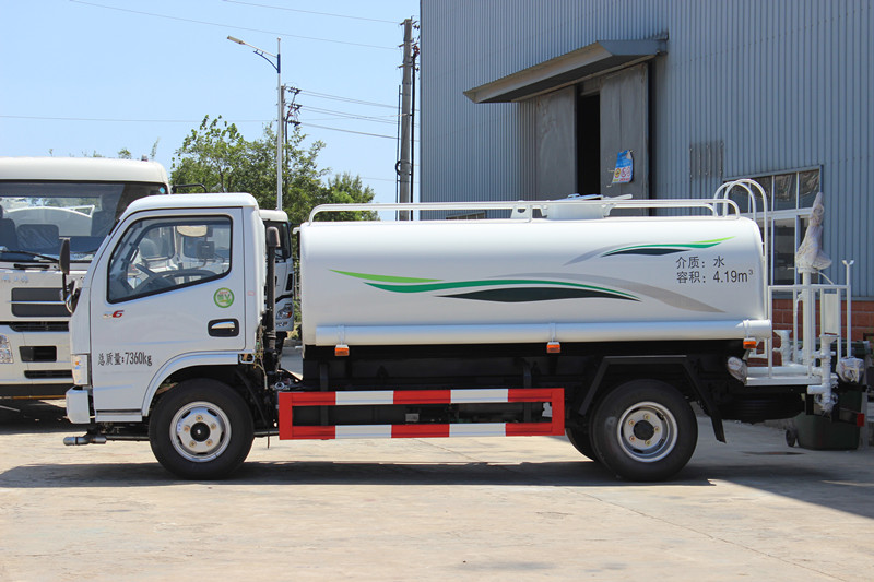 福田歐馬可灑水車價格