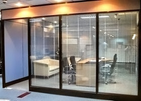 办公室玻璃隔断安装_广州办公室玻璃隔断