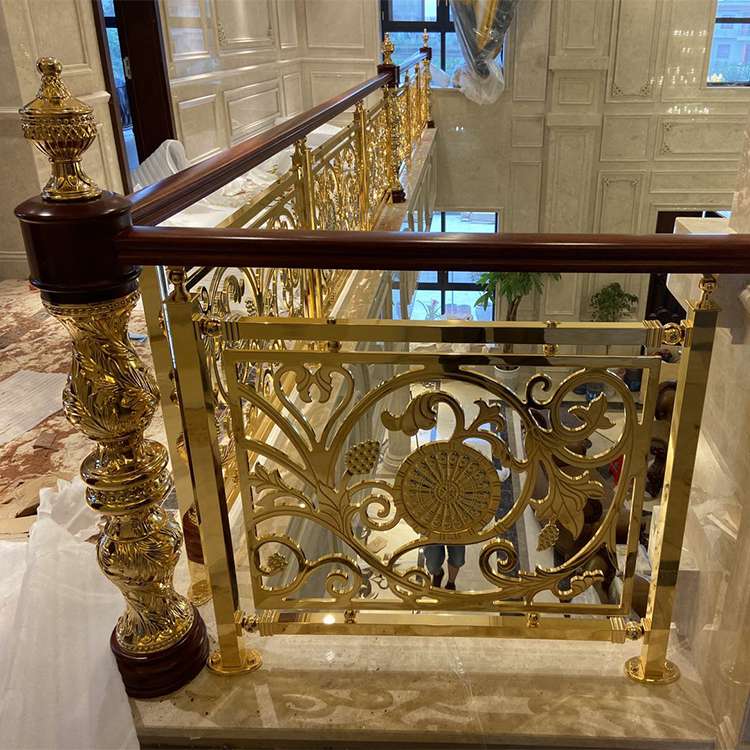 选择铜楼梯扶手让你的家豪华 不一样的铜艺护栏