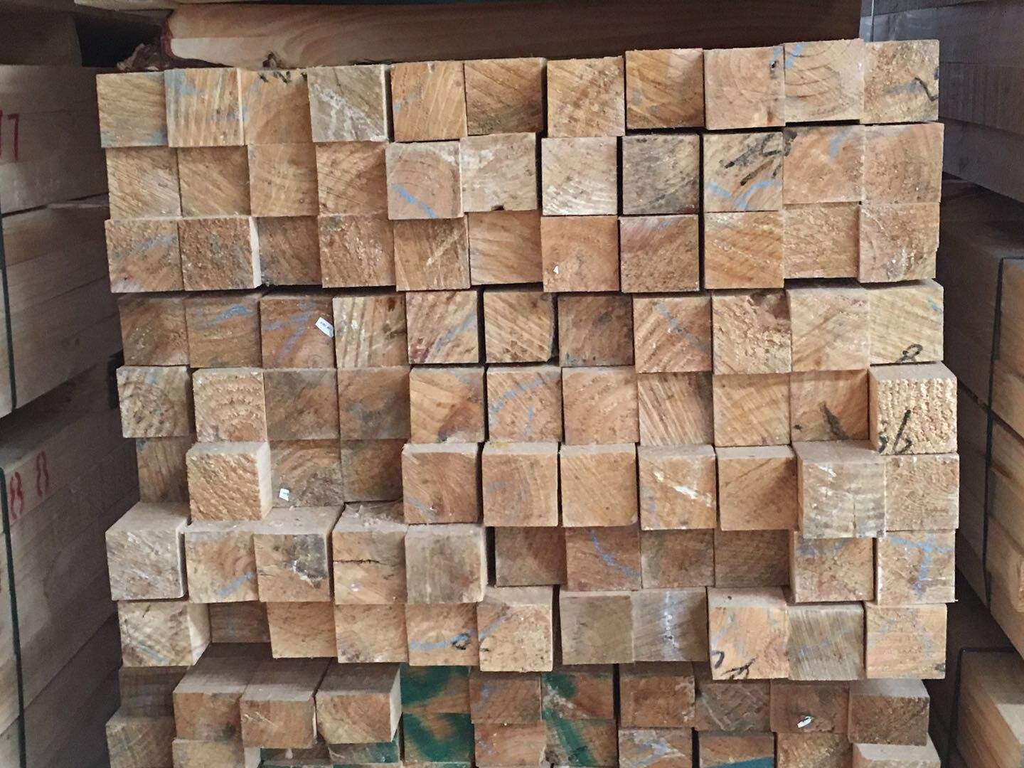 渭南市名和沪中建筑木方5x10方木价格