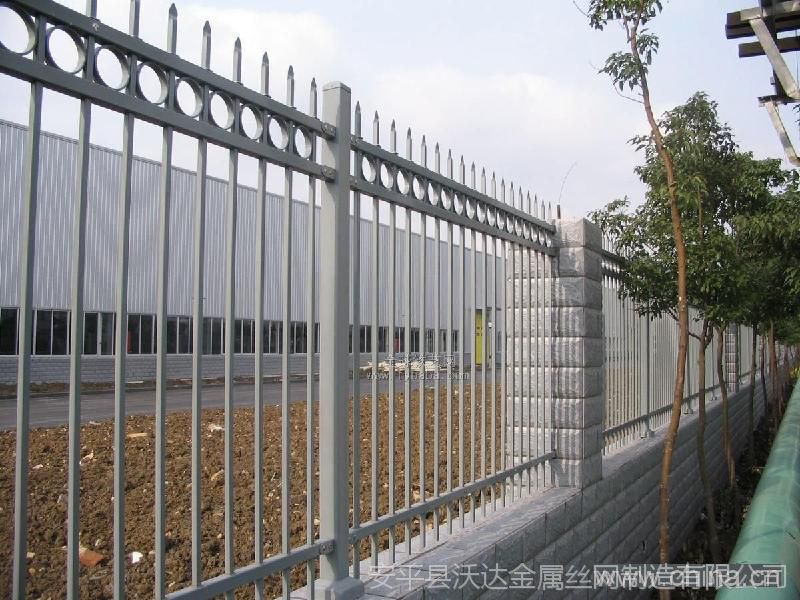 沃达供应铁艺小区围栏网、pvc塑钢护栏、社区护栏