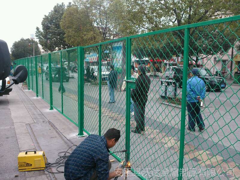 厂家批发绿色铁丝网护栏/场区围栏网/防护编织铁丝网护栏