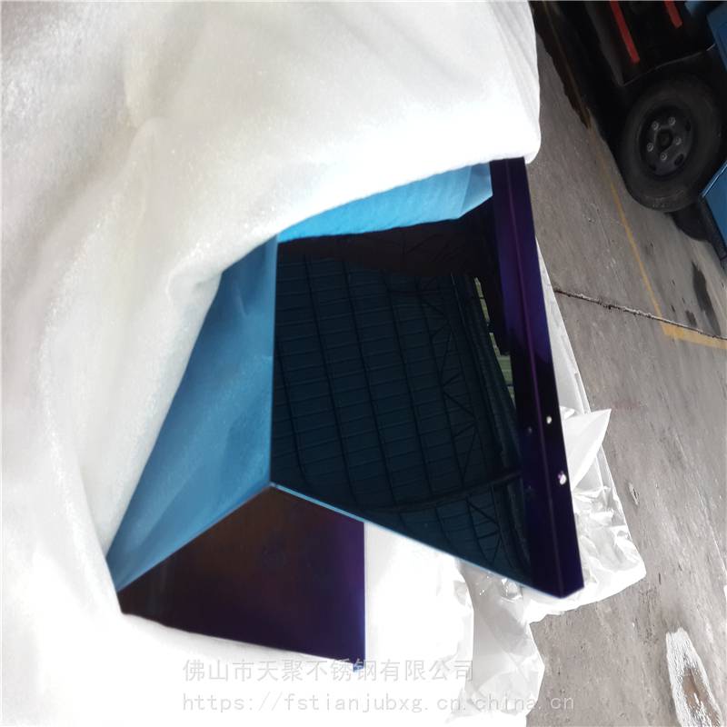 河北KTV包厢门板供应厂家 天聚新款模具 黑钛宝石蓝压花门板 3D镂空通花门板
