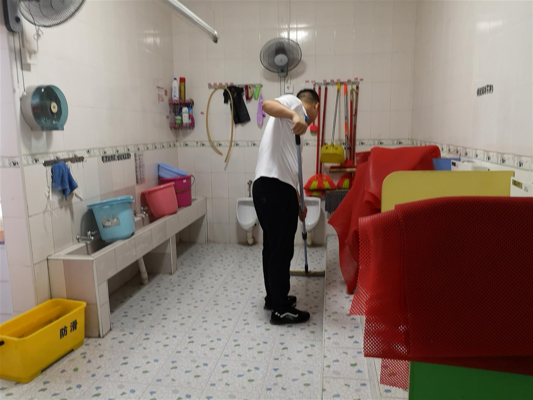 深圳市宝安区厕所幼儿园防滑工程 幼儿园防滑垫