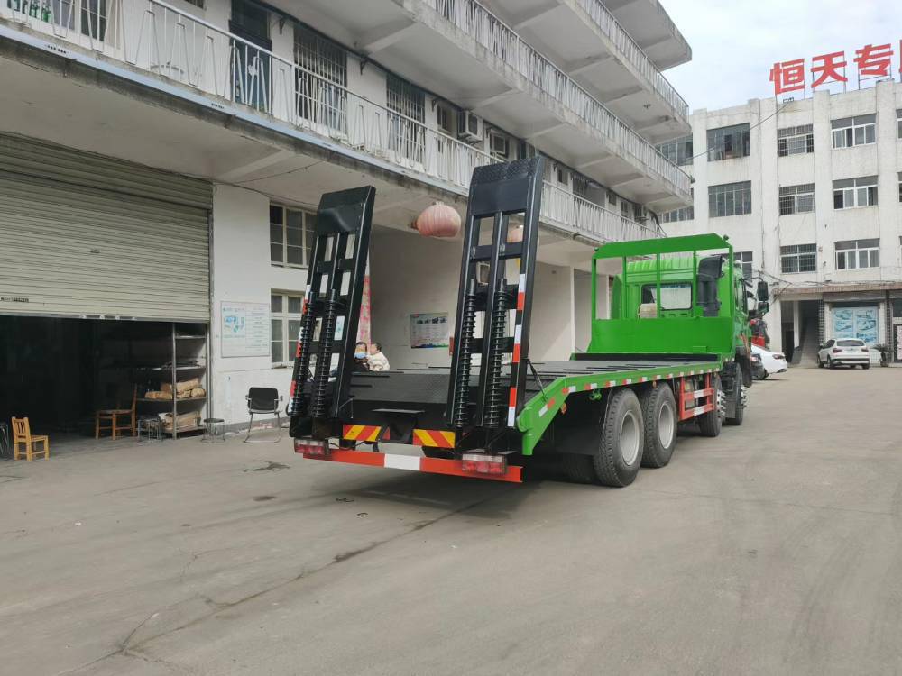 山东解放大型挖机平板拖车价格 挖机拖车价格4.0l