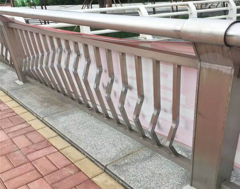 护栏复合管防护不锈钢桥梁护栏景观河道路防撞栏杆碳素钢立柱