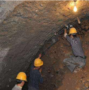 新疆内蒙20#隧道支护钢管及施工