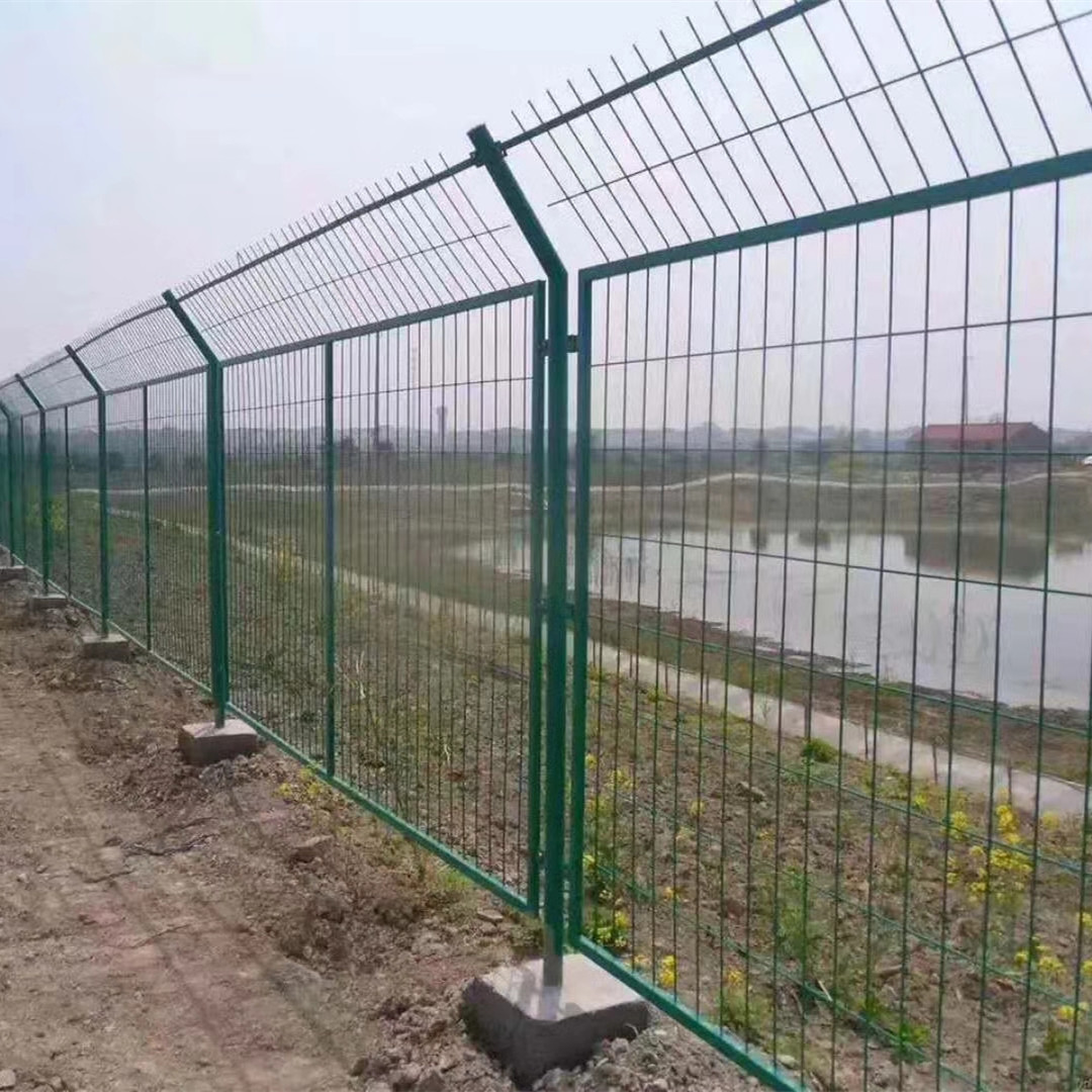 园林绿化双边丝护栏网高速公路防撞隔离护栏网低碳钢丝围网